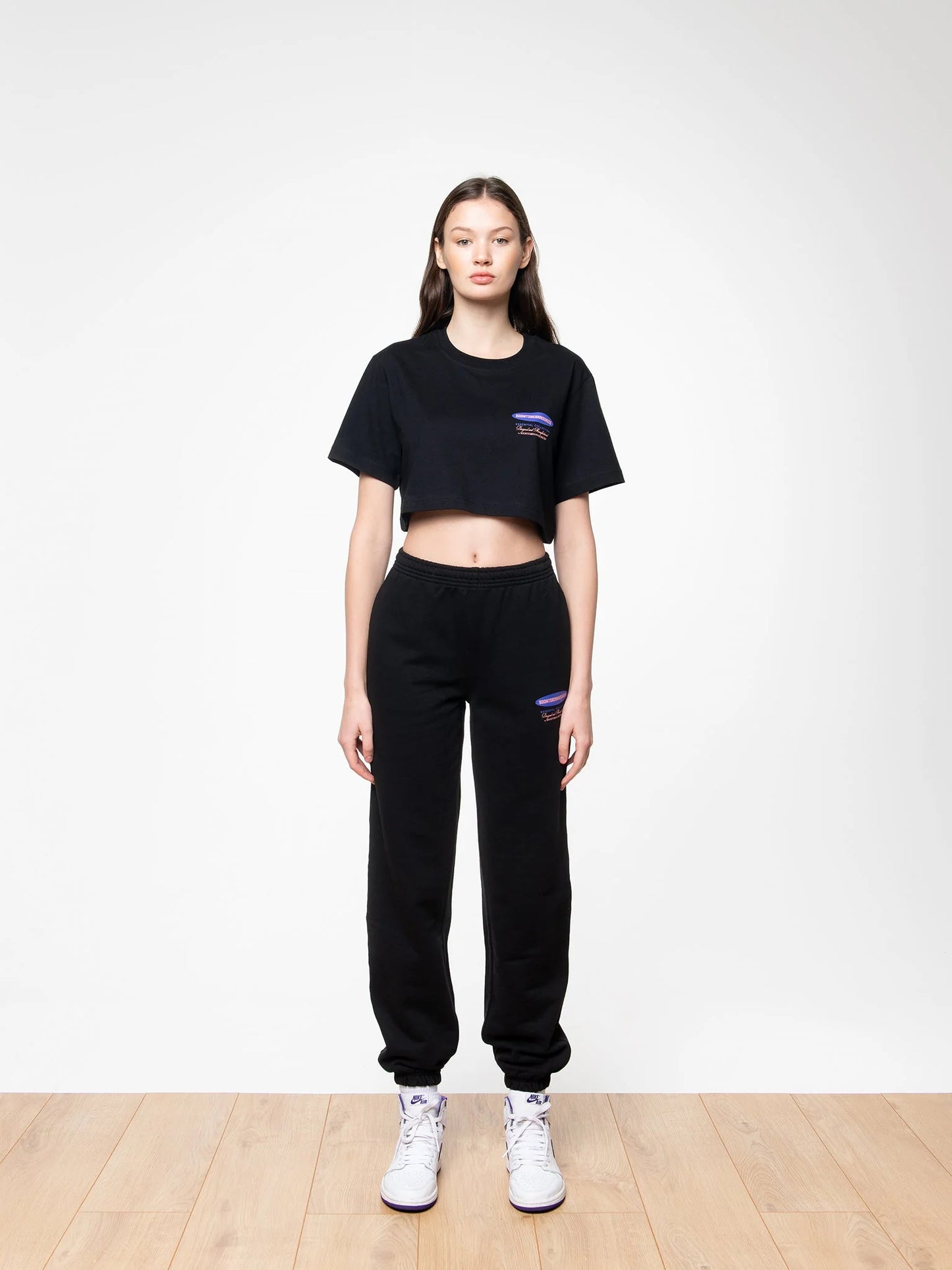 SOON TO BE ANNOUNCED Essentials Logo Crop Fit S/S T-shirt Peat Black