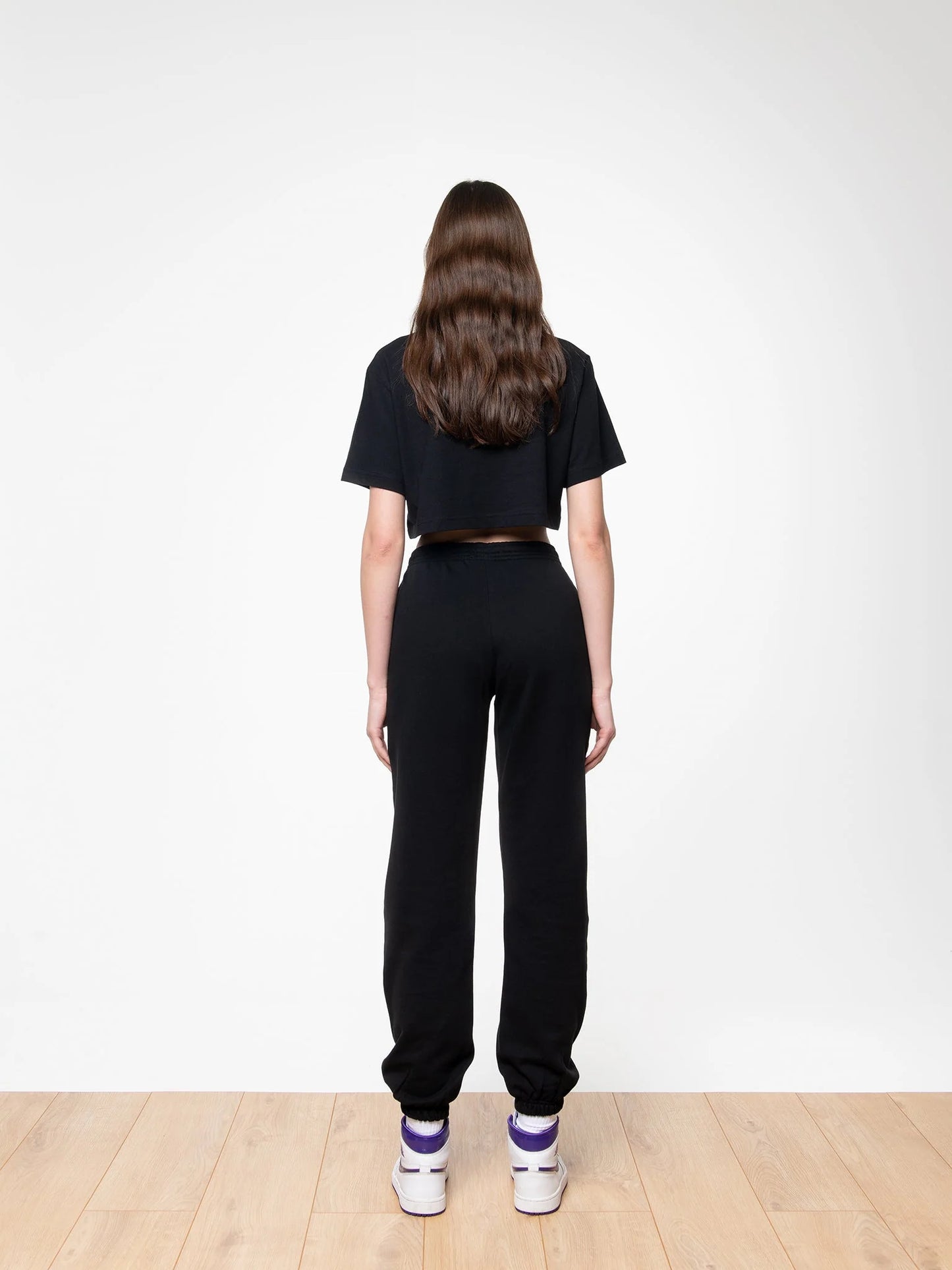 SOON TO BE ANNOUNCED Essentials Logo Crop Fit S/S T-shirt Peat Black
