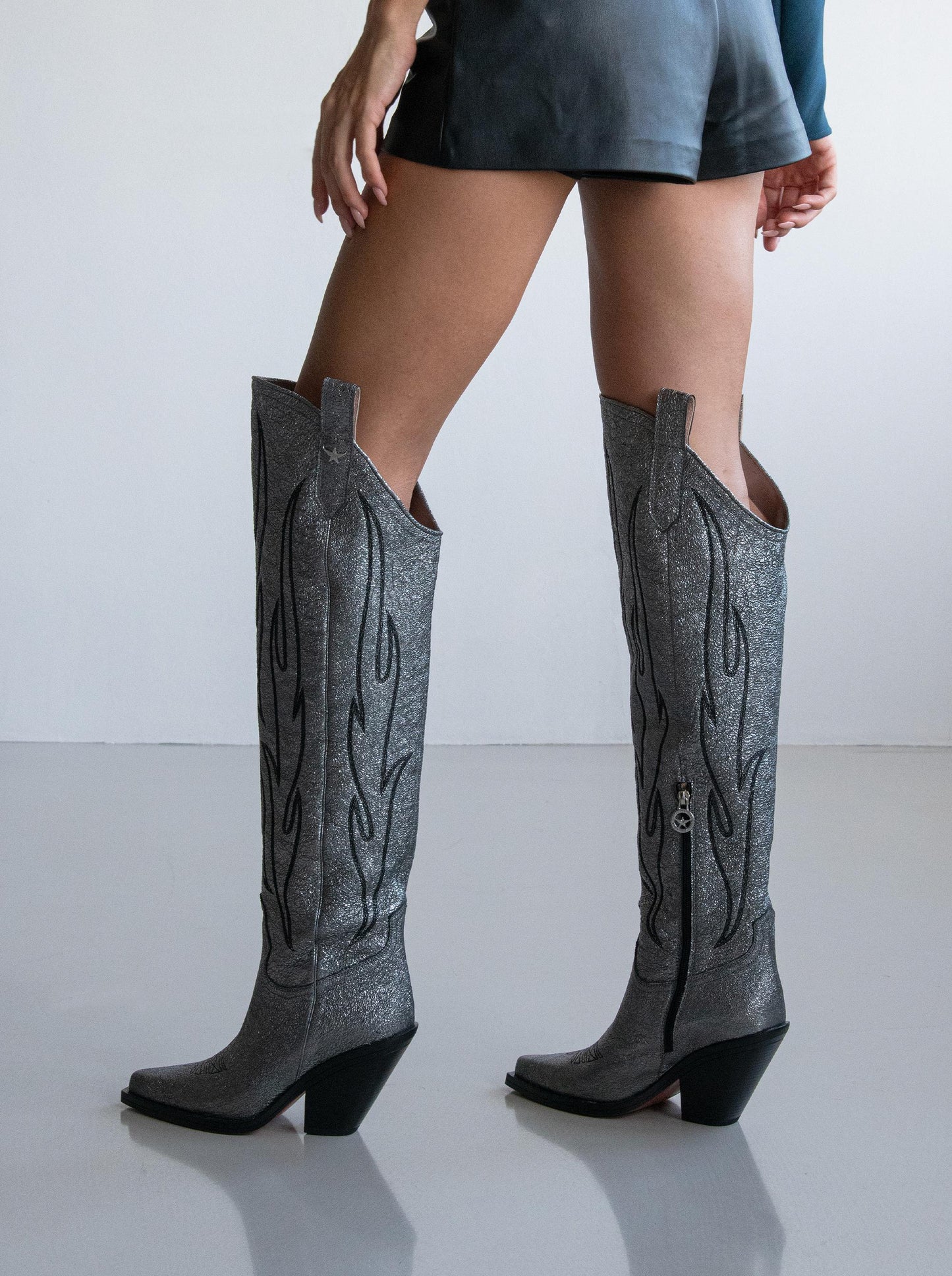 LOIE Crown Anthracite Leather Boots