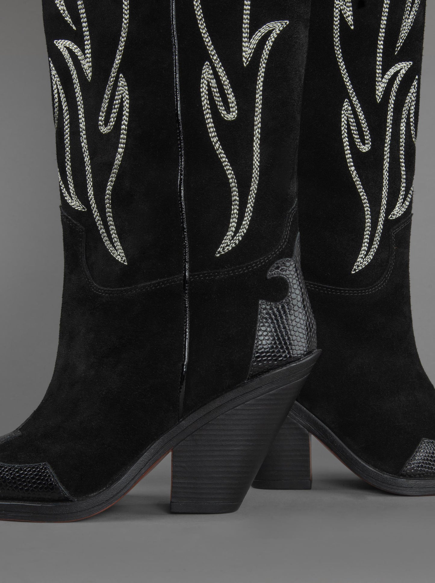 LOIE Tornado Black Boots