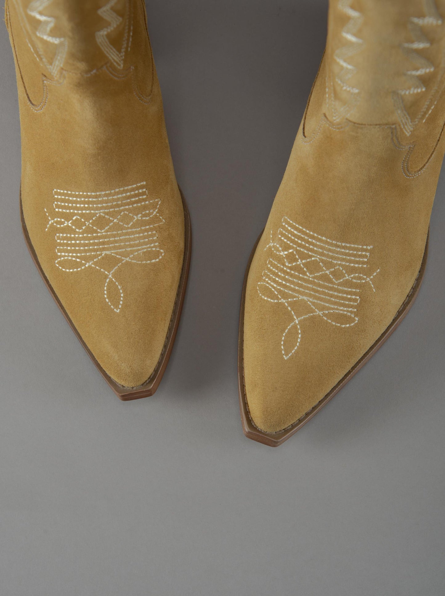 LOIE West Mas Camel Suede Boots