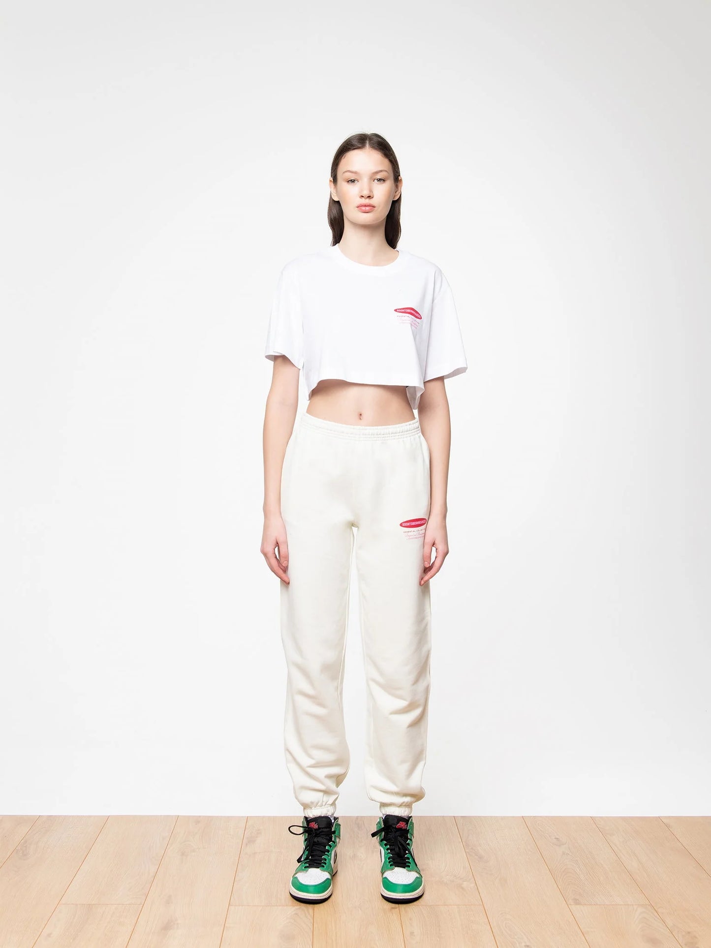 SOON TO BE ANNOUNCED  Essentials Logo Crop Fit S/S T-shirt Peat White