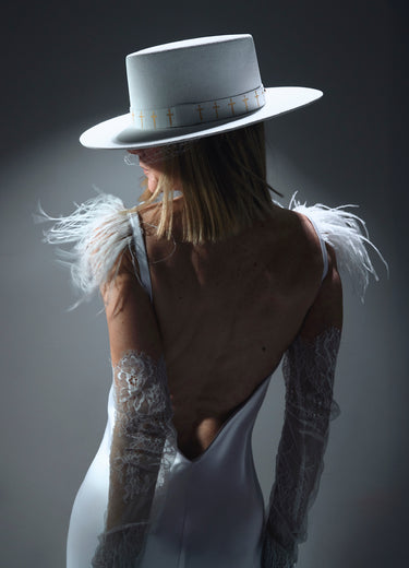 CÉCIE LUZ HAT