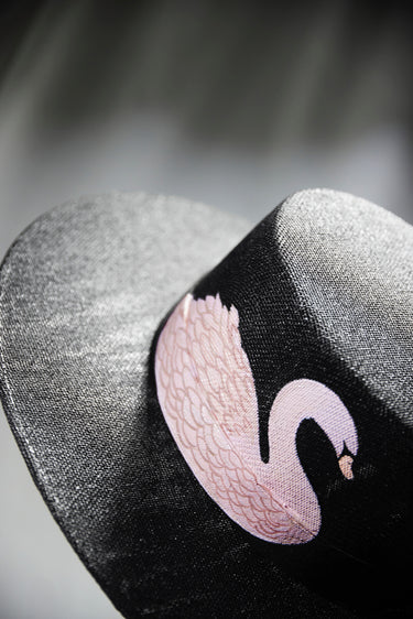 CÉCIE FUERZA BLACK HAT