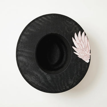 CÉCIE FUERZA BLACK HAT