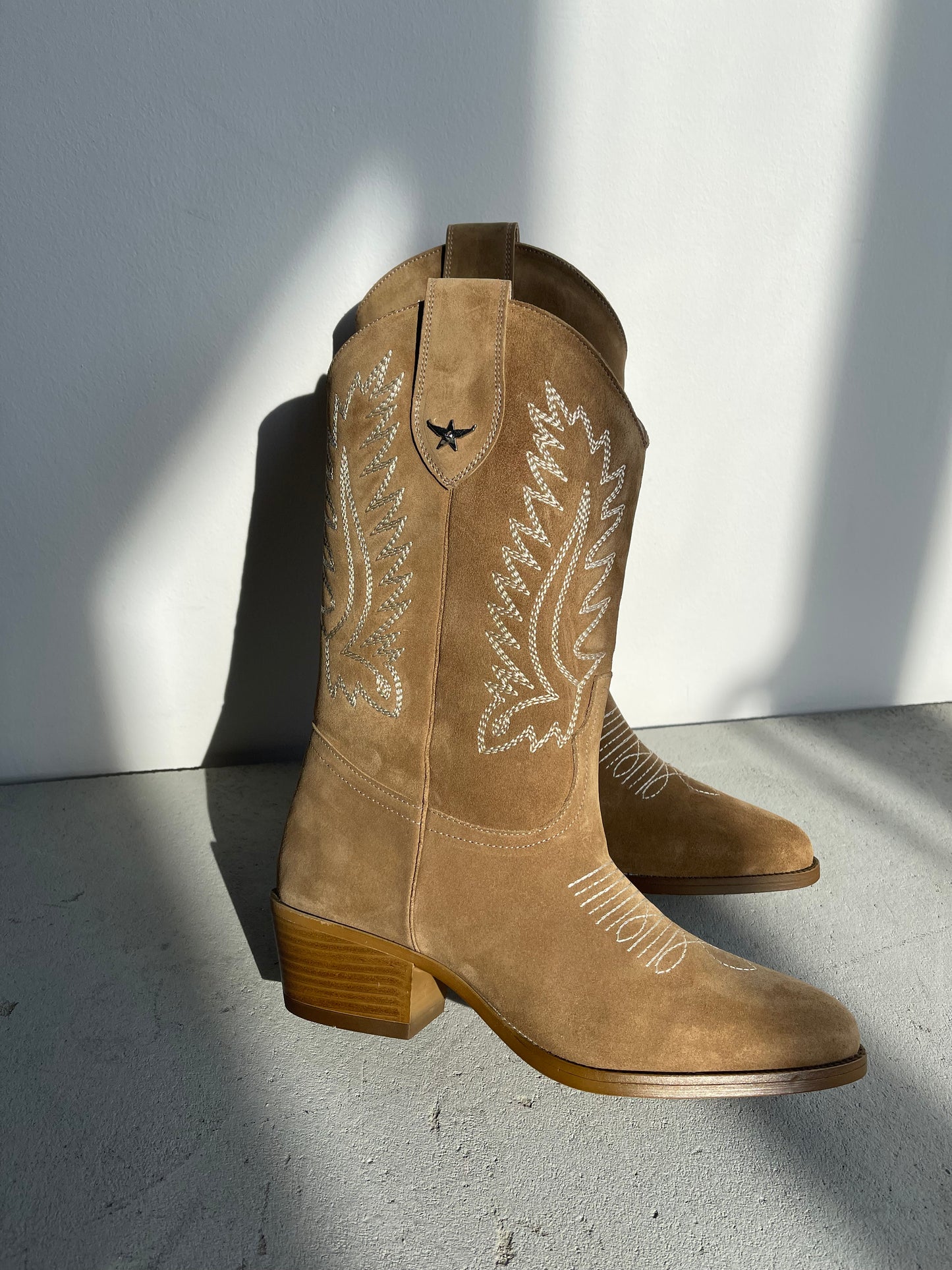 LOIE Lauro Camel Suede Boots