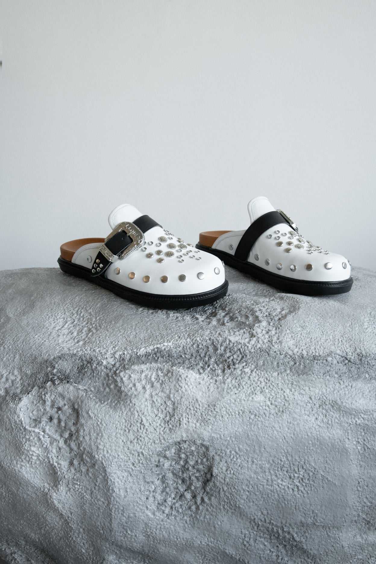 LOIE Sun White Leather Mules